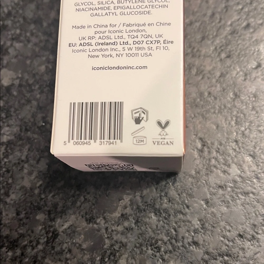 Iconic London Prep, Set + Blur Setting Spray velvety matte finish + blurring